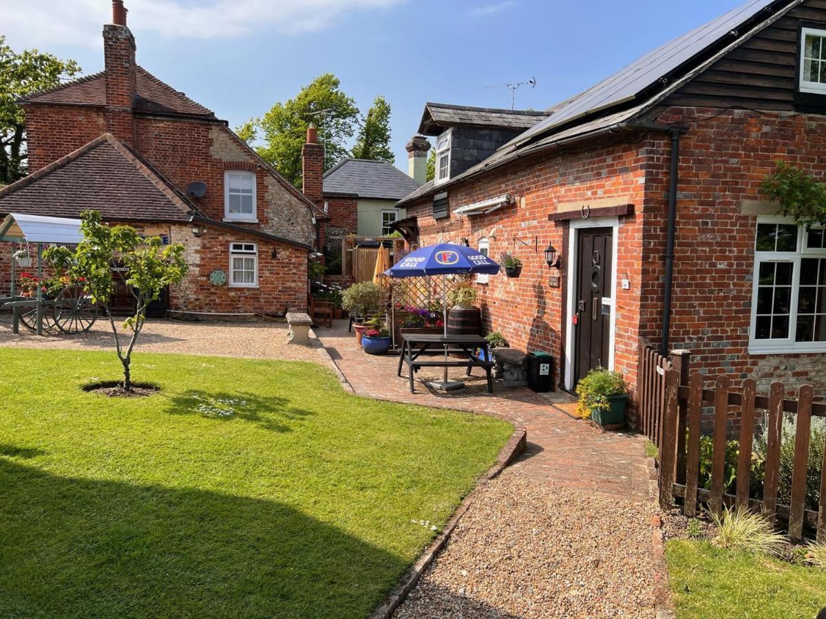 Hunston Mill Self Catering Dog Stay For Free Chichester Exterior foto