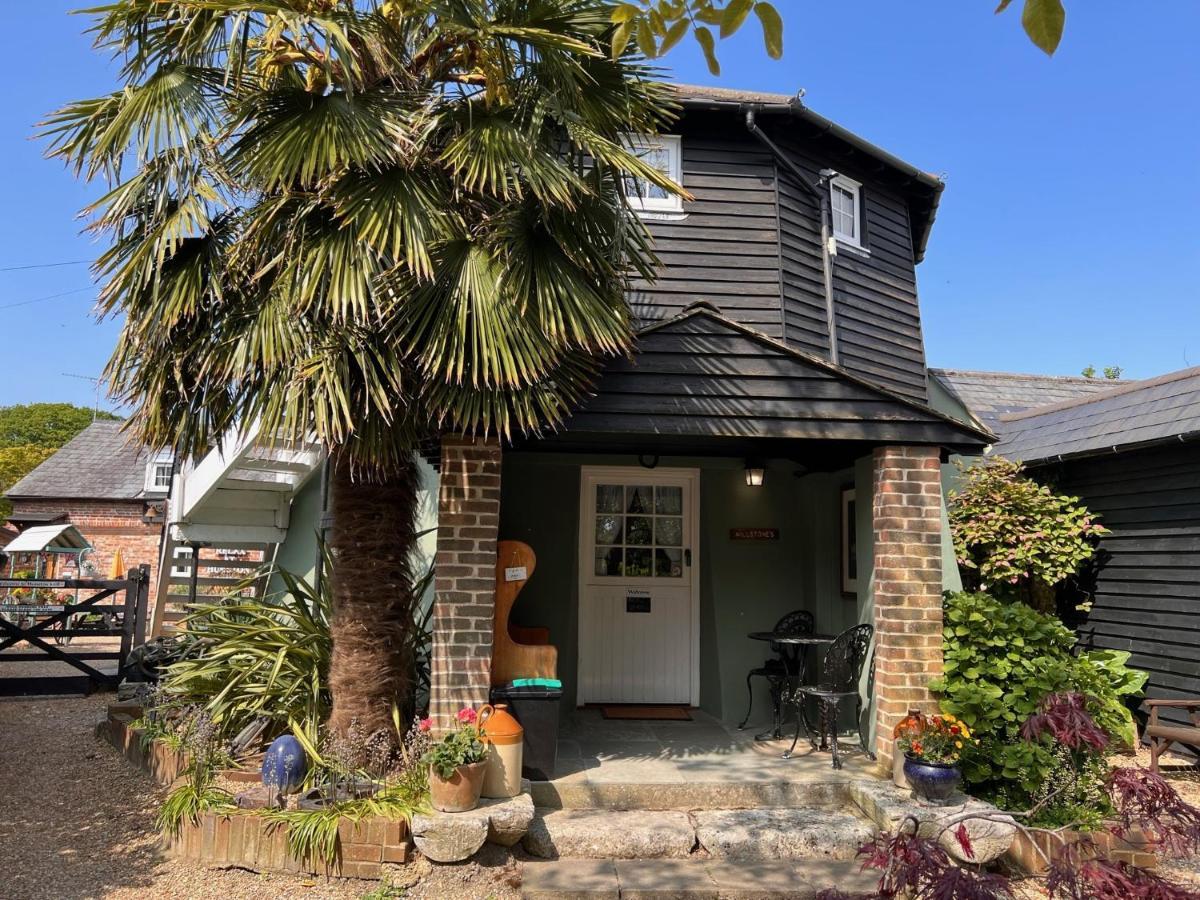 Hunston Mill Self Catering Dog Stay For Free Chichester Exterior foto