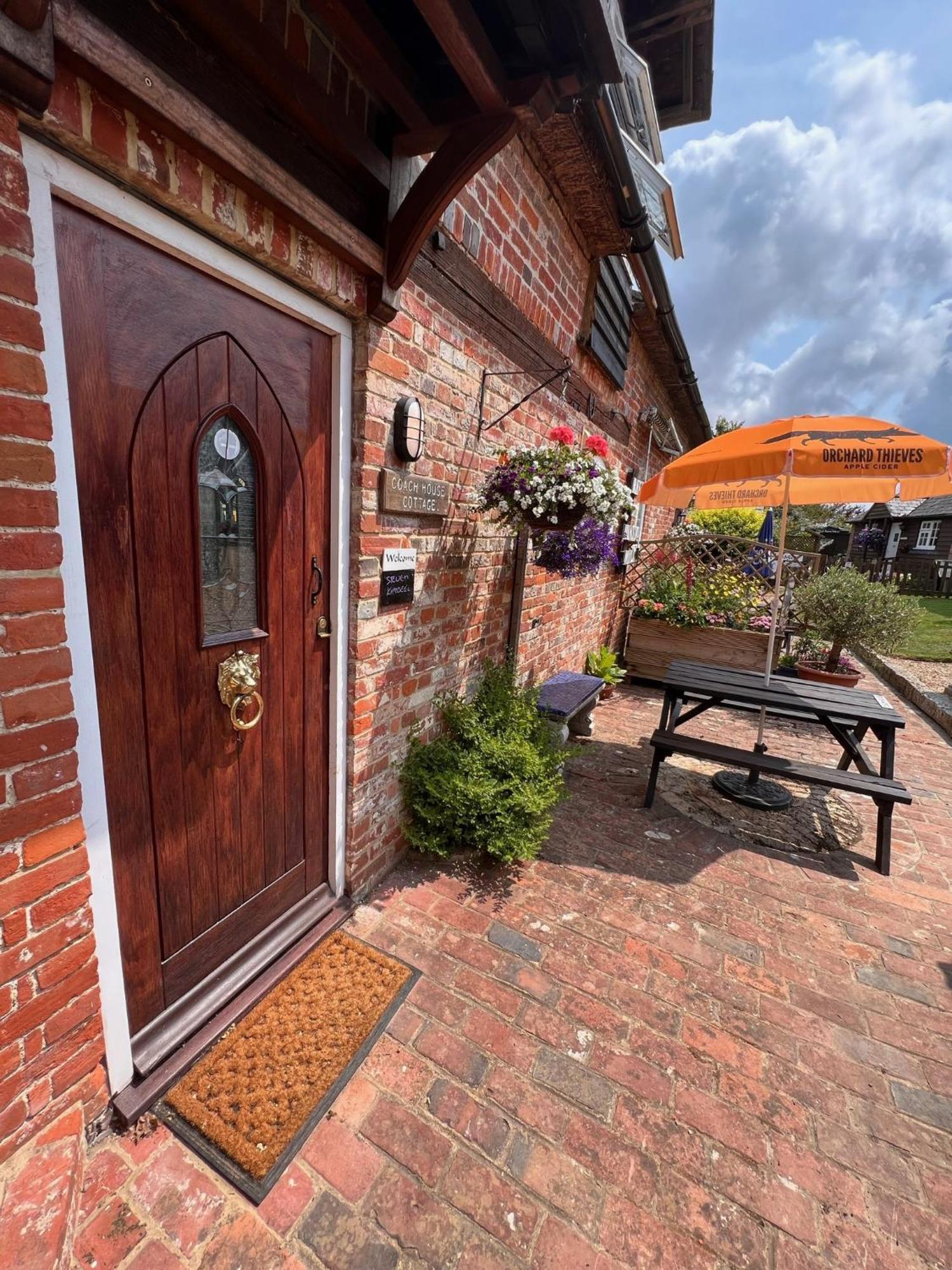 Hunston Mill Self Catering Dog Stay For Free Chichester Exterior foto