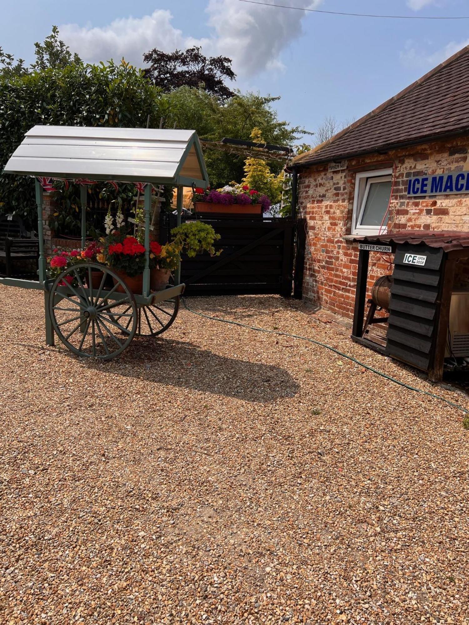 Hunston Mill Self Catering Dog Stay For Free Chichester Exterior foto