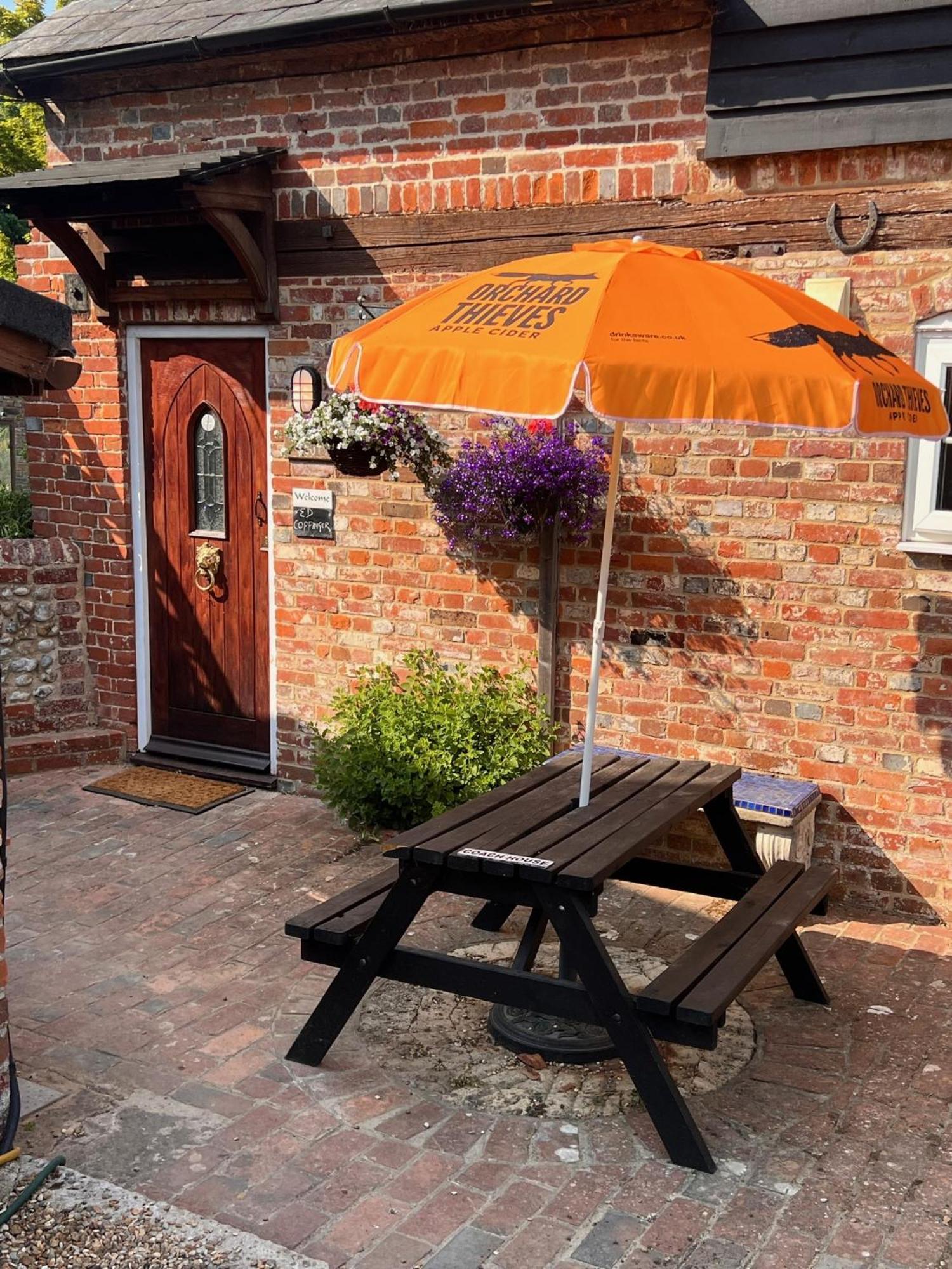Hunston Mill Self Catering Dog Stay For Free Chichester Exterior foto
