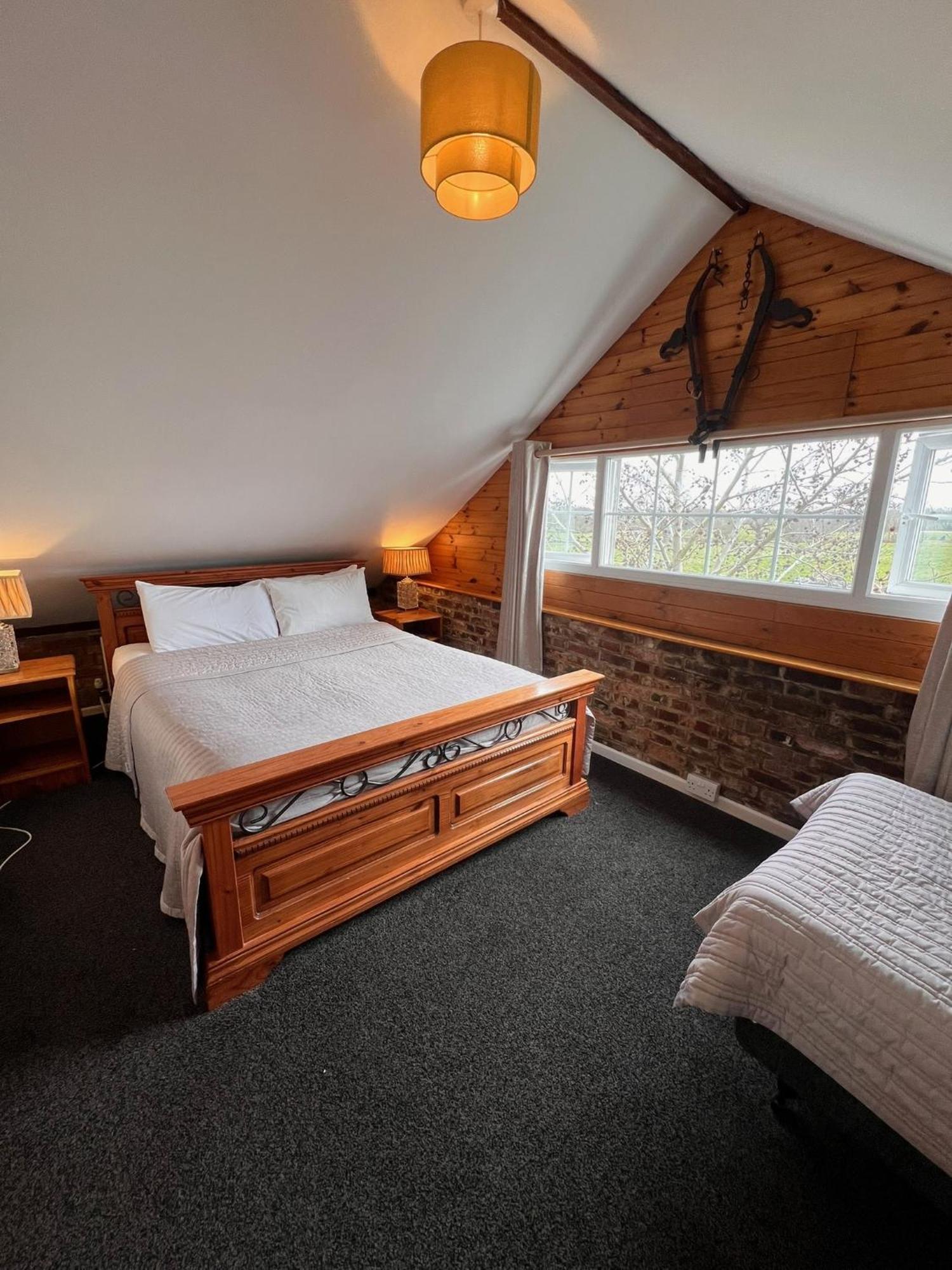 Hunston Mill Self Catering Dog Stay For Free Chichester Exterior foto