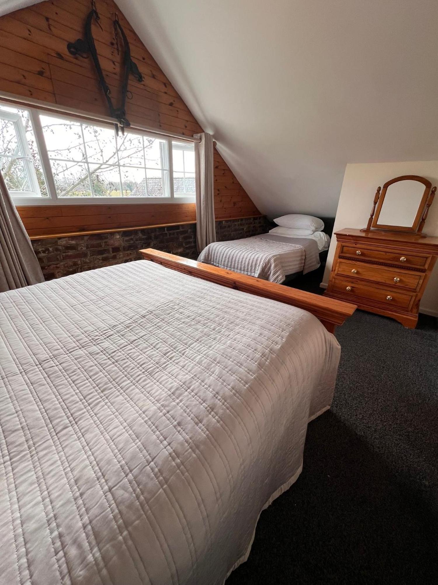Hunston Mill Self Catering Dog Stay For Free Chichester Exterior foto
