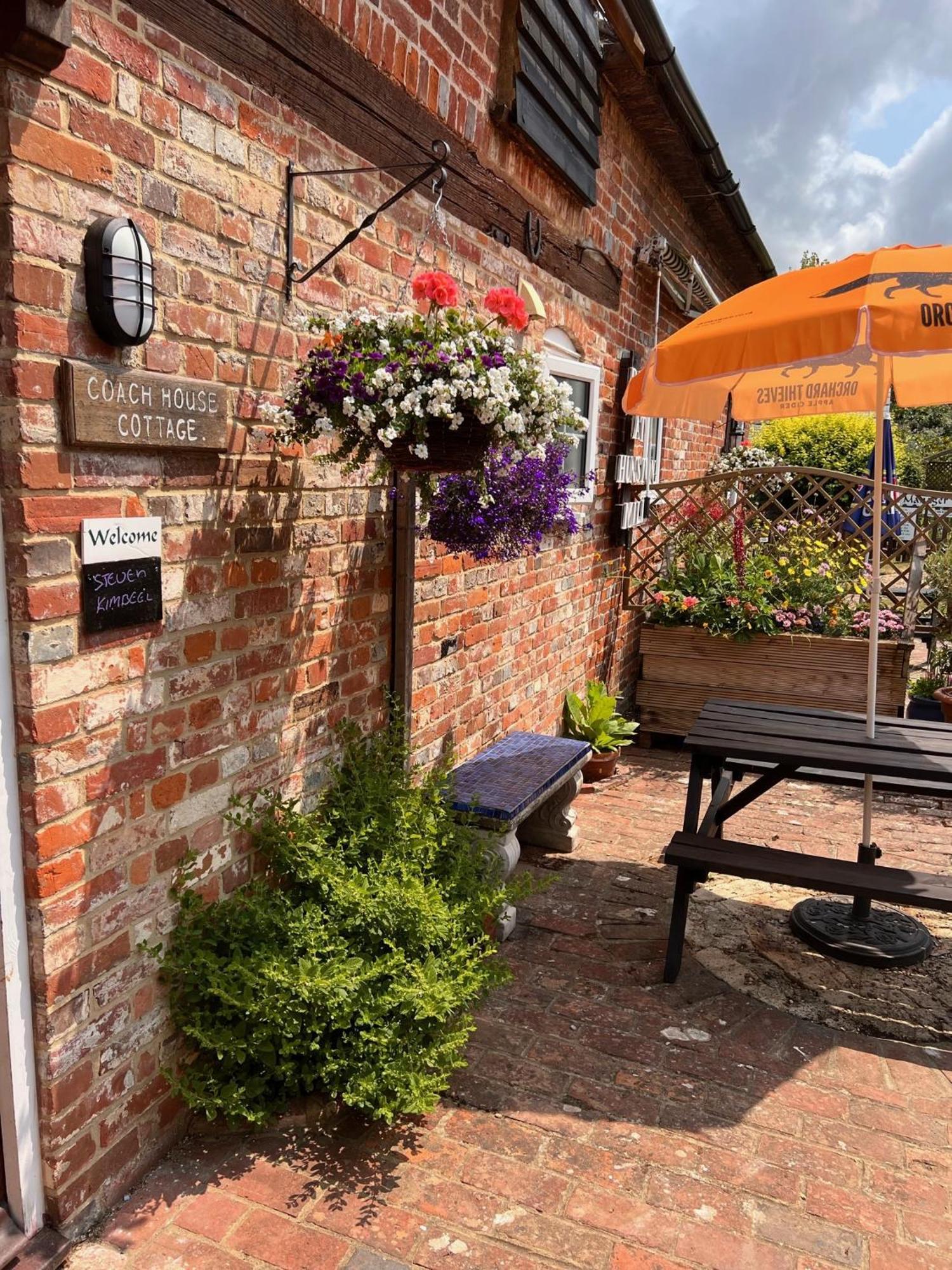 Hunston Mill Self Catering Dog Stay For Free Chichester Exterior foto