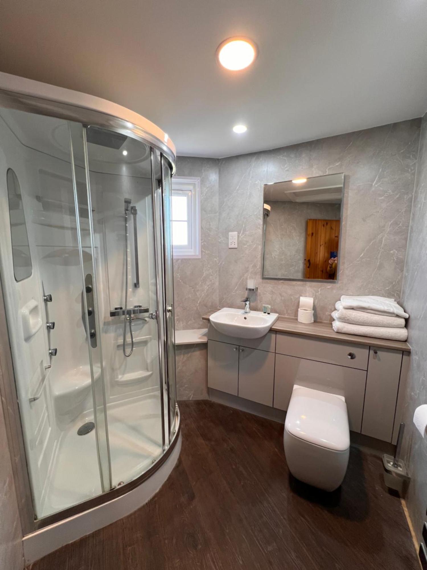 Hunston Mill Self Catering Dog Stay For Free Chichester Exterior foto
