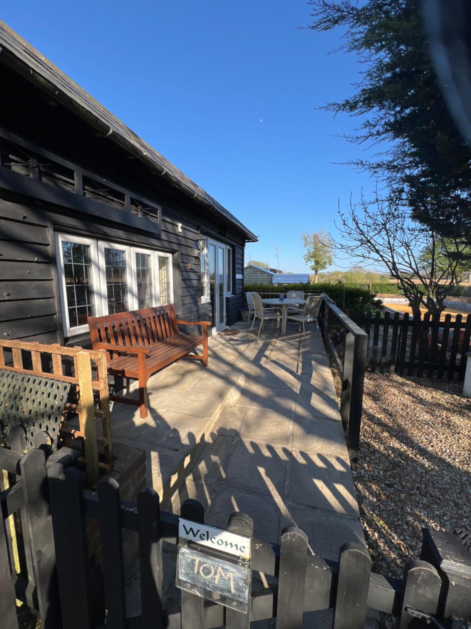 Hunston Mill Self Catering Dog Stay For Free Chichester Exterior foto