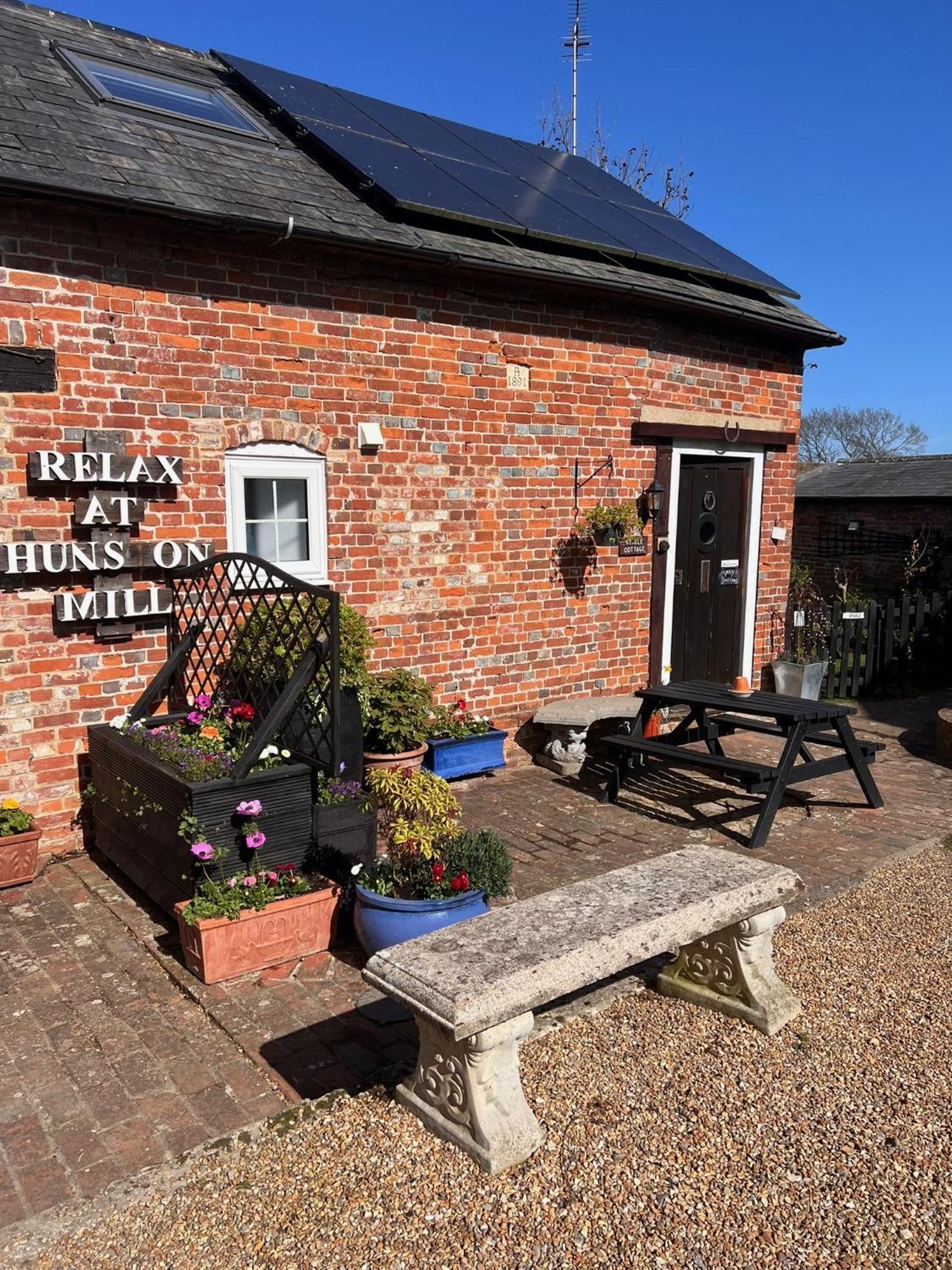 Hunston Mill Self Catering Dog Stay For Free Chichester Exterior foto