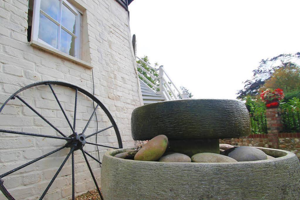 Hunston Mill Self Catering Dog Stay For Free Chichester Exterior foto